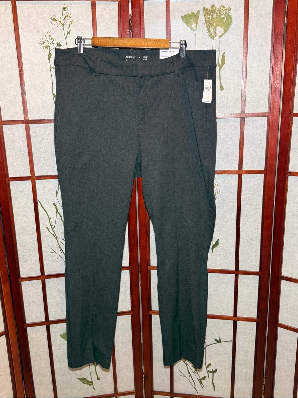 NWT- Old Navy high rise split hem Pixxie pants Women Pockets Dark Gray size 18